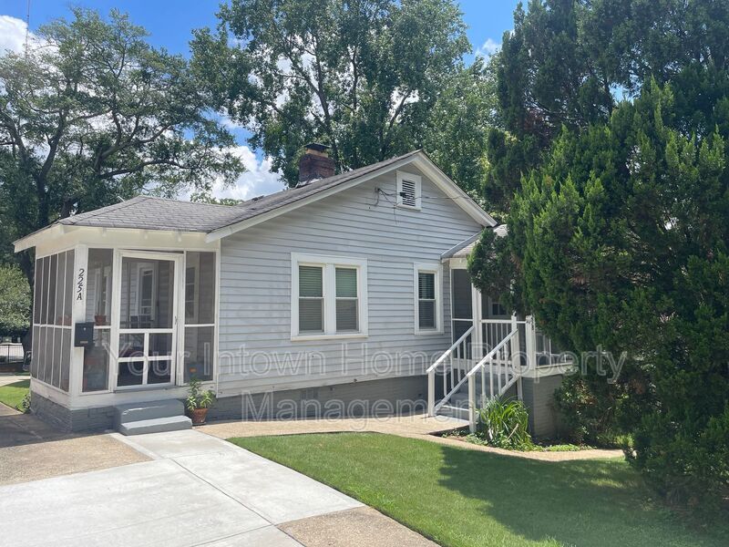 Photo - 225 Lowry Street NE