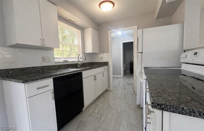 Foto del edificio - 424 Cactus Cir