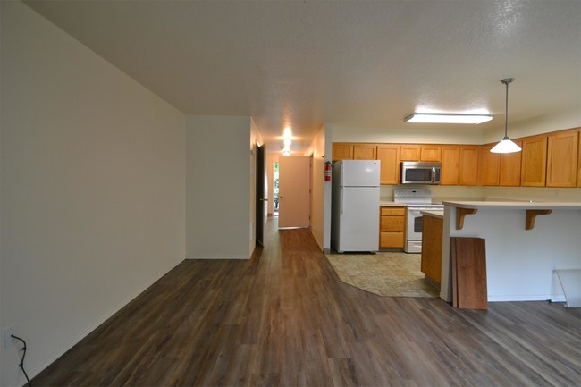 Building Photo - 3675 Lancaster Dr NE