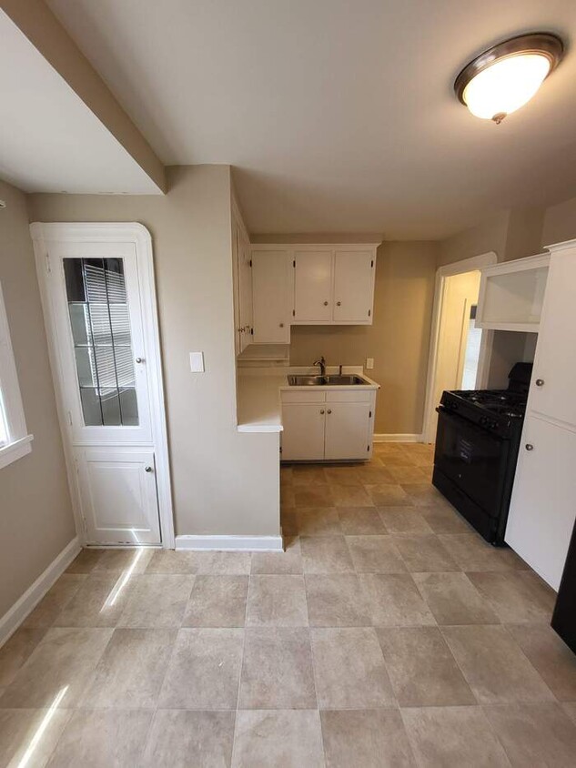 Building Photo - AVAILABLE NOW! - 2260 Renwick Drive, Young...