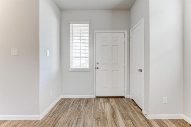 Building Photo - 5842 Adelaide River Dr