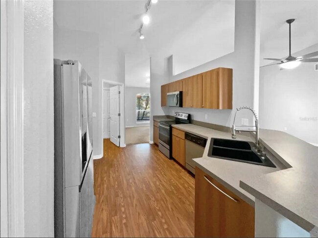 Foto del edificio - 7010 Summit Cir