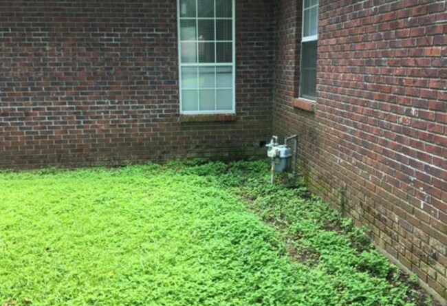 Foto del edificio - 1800 N McGuire Ave