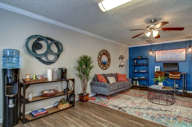 Building Photo - Oak Terrace