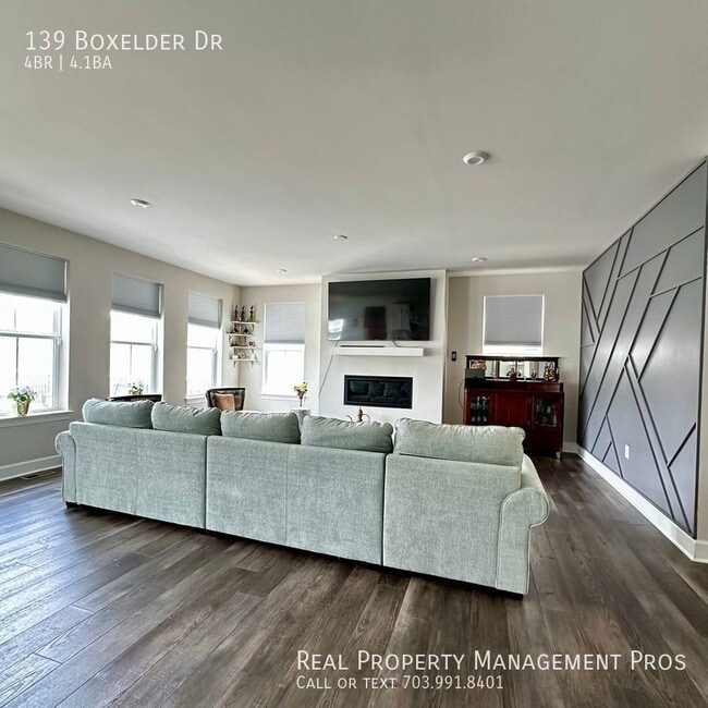 Building Photo - Spacious Single Family Home in Stafford/ N...