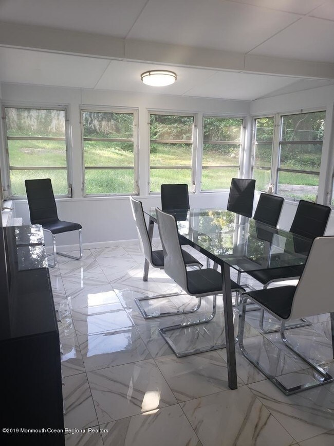 Foto del edificio - 240 Castlewall Ave