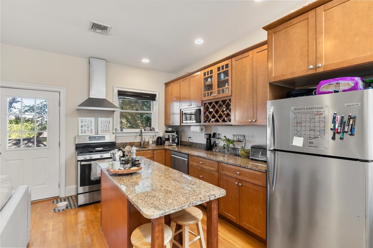 Primary Photo - 67 Gates St