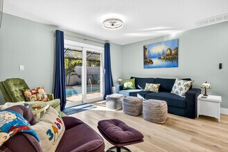 Building Photo - 1412 Gladys Cir