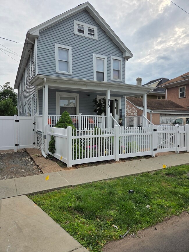 Building Photo - 610 Lee Pl