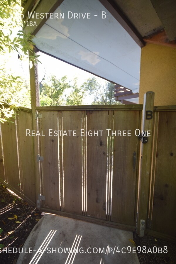 Foto del edificio - 565 Western Dr