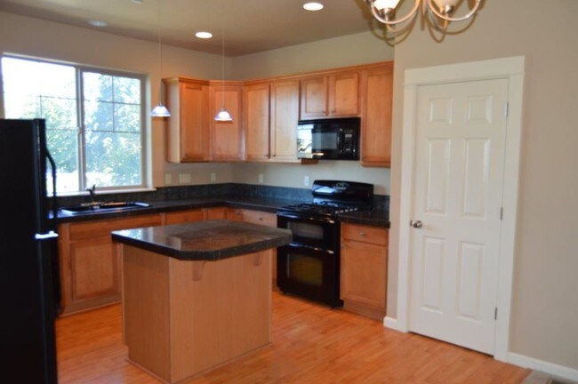 Building Photo - 15522 SW Stone Ridge Cir