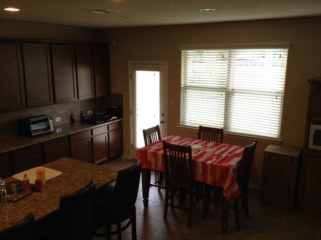 Eat in Area - 6507 Lionheart Park