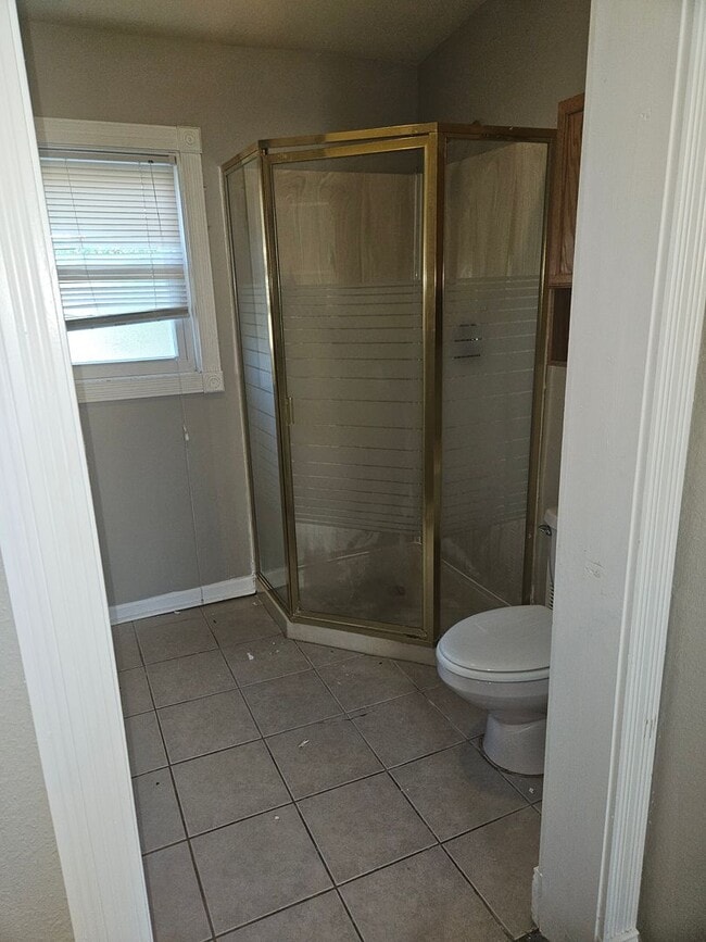 Building Photo - 2 Bedroom Single Family + Bonus room