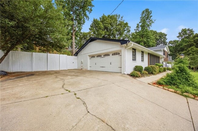 Building Photo - 2220 Spring Mill Cove