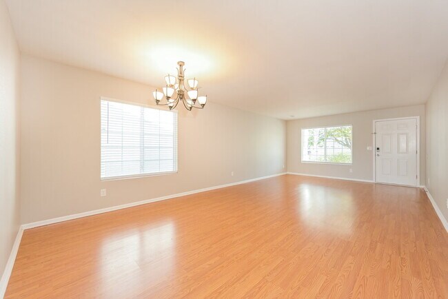 Building Photo - 5087 Orleans Ct