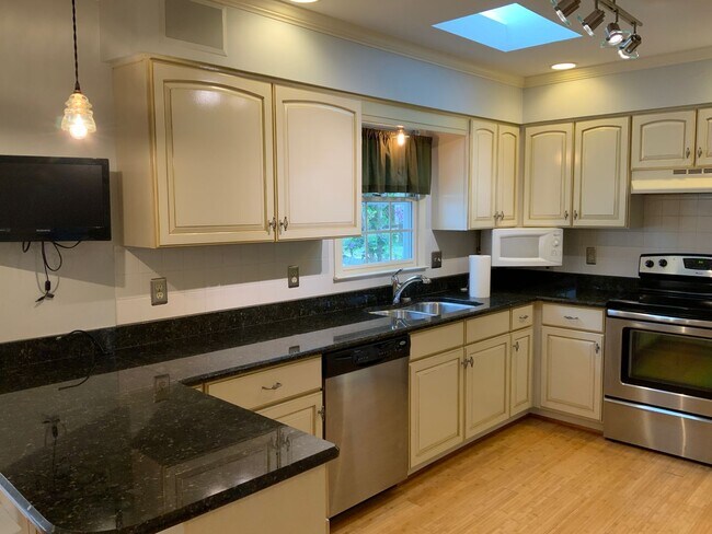 Foto del edificio - Charming 4 bedroom/3 bath Home in Franklin...