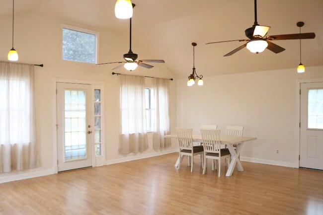 Foto del edificio - 7102 Moat Cove