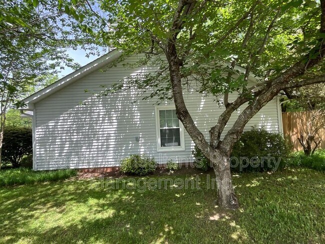 Foto del edificio - 6609 Poplar Grove Trail