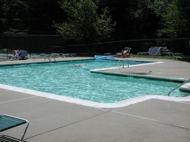 Foto del edificio - 18 Walden Dr