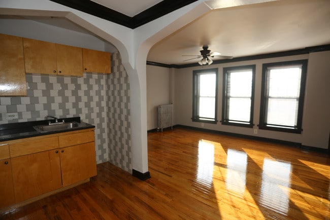 Foto del edificio - 846 W Montrose Ave