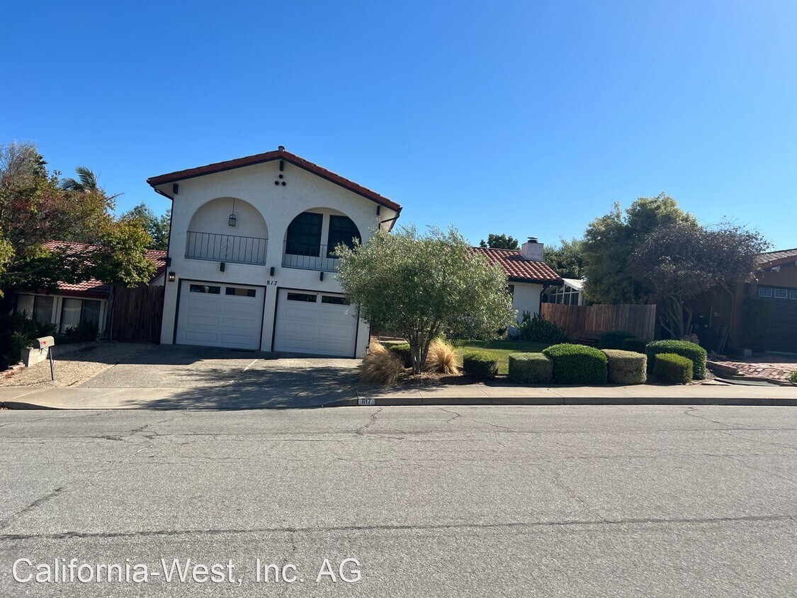 Foto principal - 3 br, 2.5 bath House - 817 Forest Glen Drive