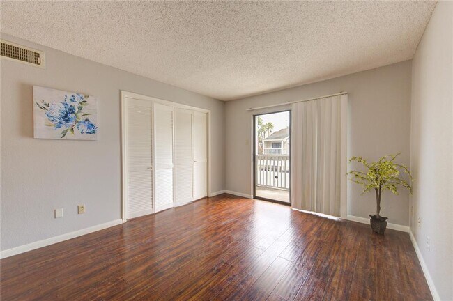 Foto del edificio - 2750 Holly Hall St