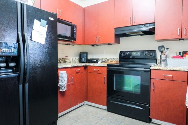 Building Photo - Kent Square Condo Unit 404