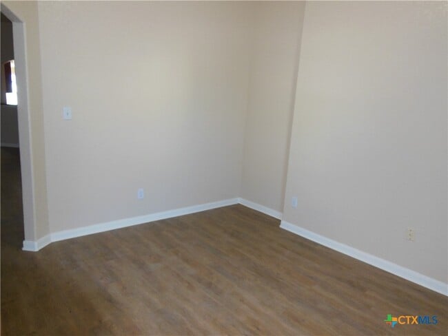 Foto del edificio - 455 Roadrunner Ave