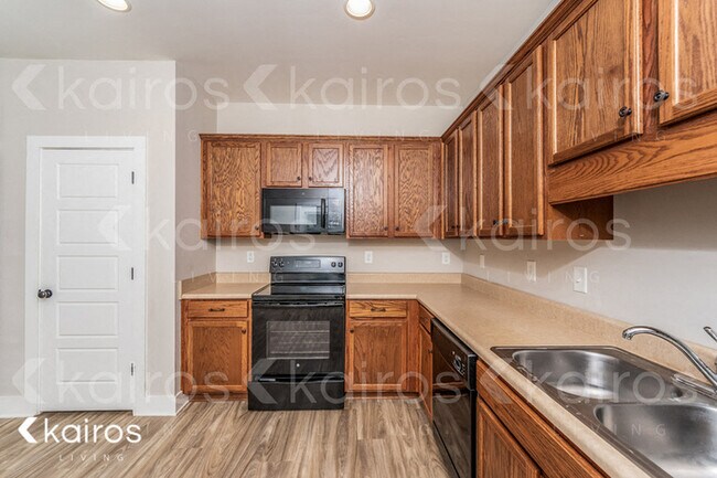 Building Photo - 131 Maple Leaf Dr