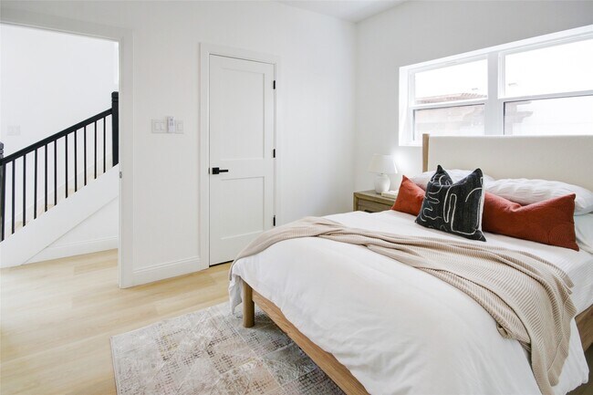 Foto del edificio - 1214 W 24th St