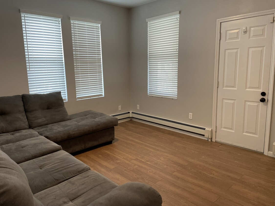 Foto principal - 684 85th St