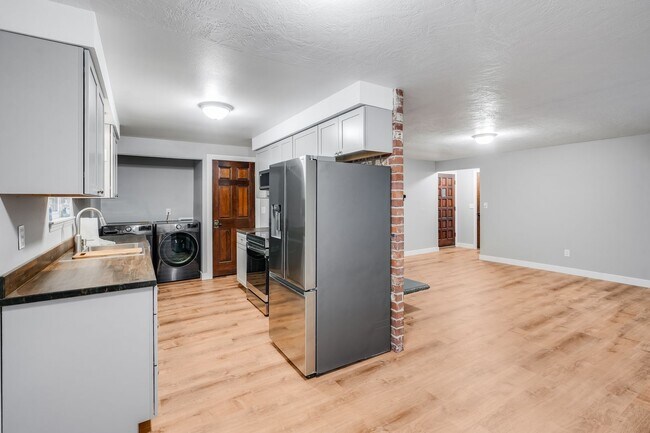 Foto del edificio - NEW REMODEL ~ Beautiful 3 Bed, 1 Bath Rental Home in Milwaukie!