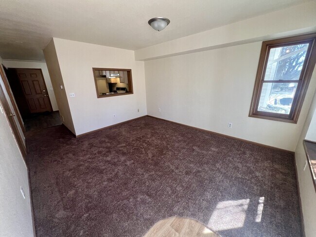 Building Photo - DB 4807 10th Ave