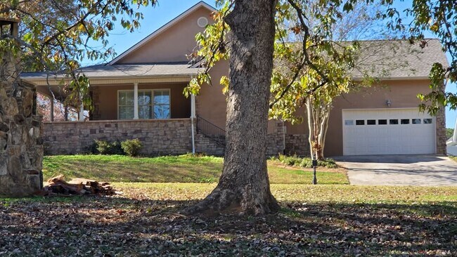 Foto del edificio - 324 Avenue of the Oaks