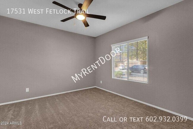 Foto del edificio - Stunning 3-Bedroom Home with Solar Include...