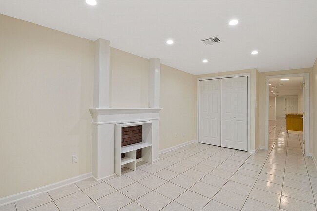 Building Photo - 461 1st St