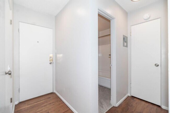 Foto del edificio - 1430 N Moline St