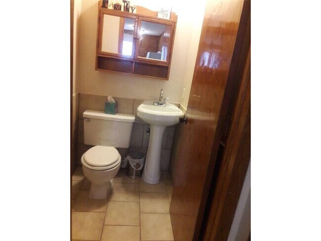 Foto del edificio - 9244 Syndicate Ave