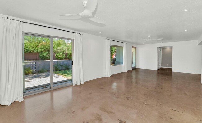 Building Photo - 4629 E Earll Dr