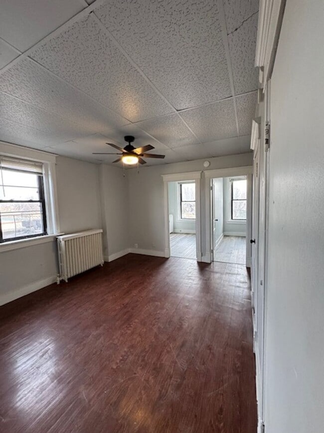 Foto del edificio - 155 N Main St