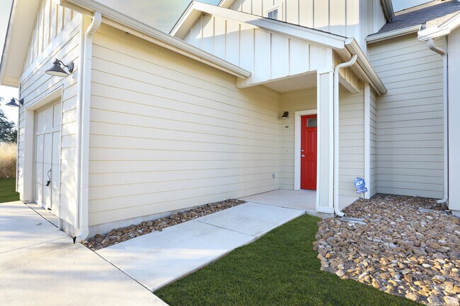 Building Photo - 217 Circle Ct