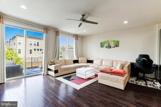 Foto del edificio - 22802 Goldsborough Ter