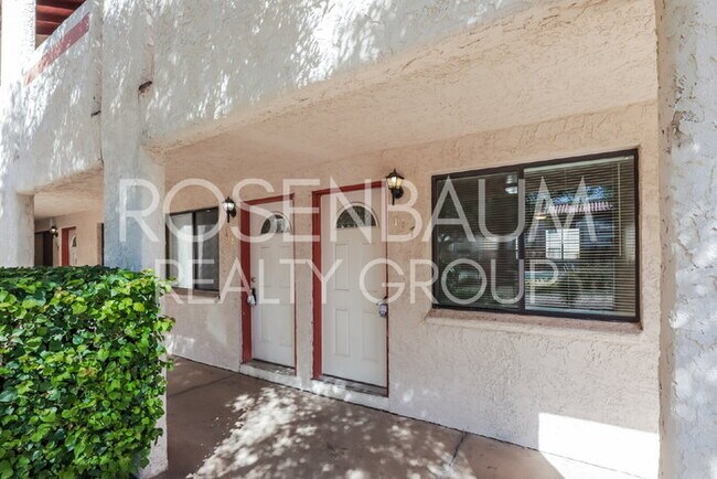 Foto del edificio - Spacious 1-bed, 1-bath downstairs apartmen...