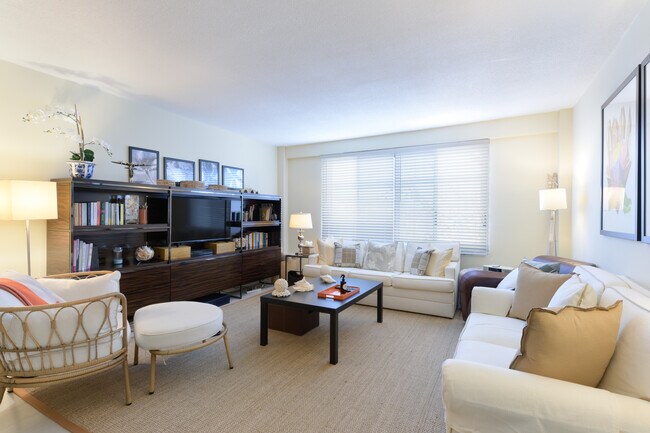 Foto del edificio - 170 N Ocean Blvd