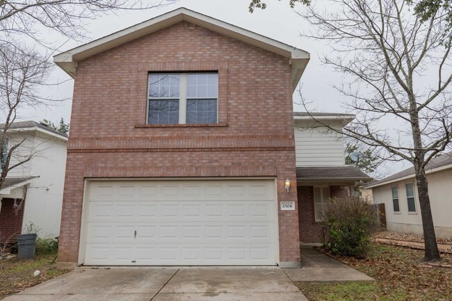 Building Photo - Charming 3BR/2.5BA Home with Spacious Back...