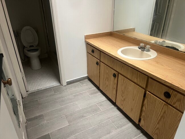Foto del edificio - 5812 Blue Dahlia Way