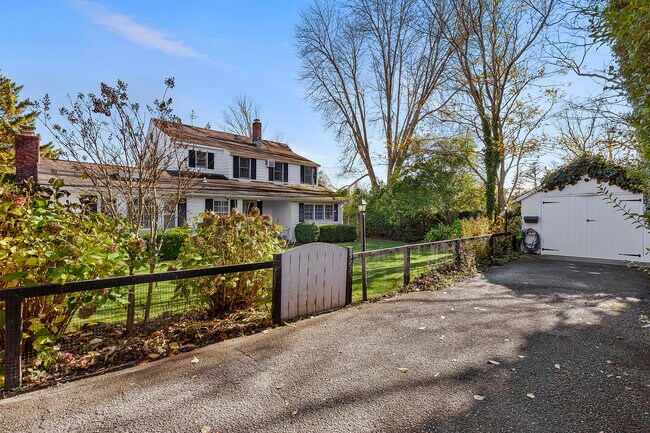 Foto del edificio - 8 Muchmore Ln