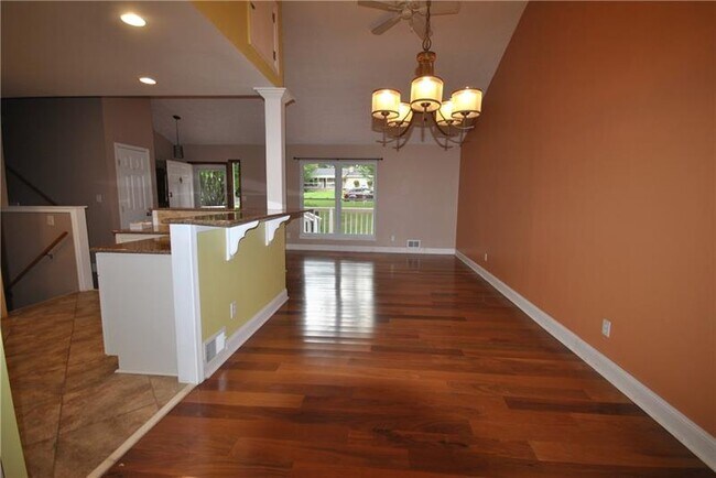 Building Photo - 3885 Easy Cir NE