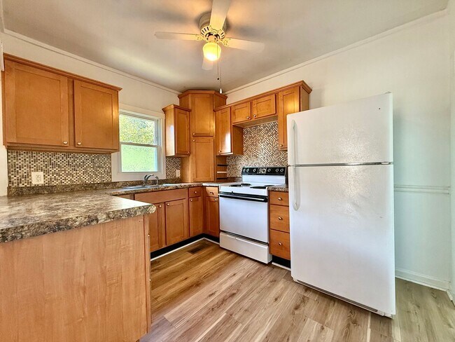 Foto del edificio - 2 Bedroom 1 Bathroom Home in Durham