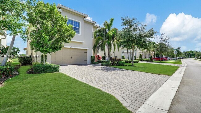 Foto del edificio - 4729 Greenway Dr